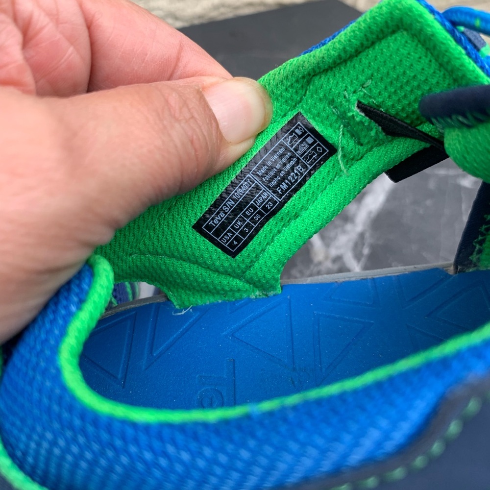 TEVA Manatee Sandals Youth Boys Size 4 Hiking Waterproof Outdoors Blue Green - Picture 5 of 8